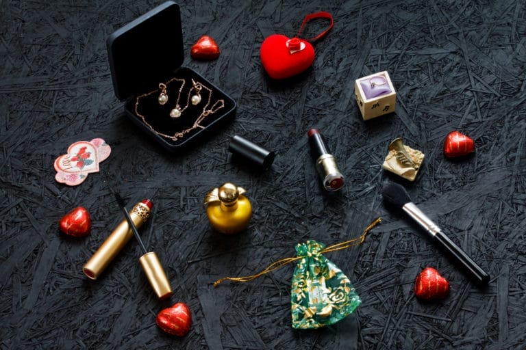 assortir vos bijoux et maquillage